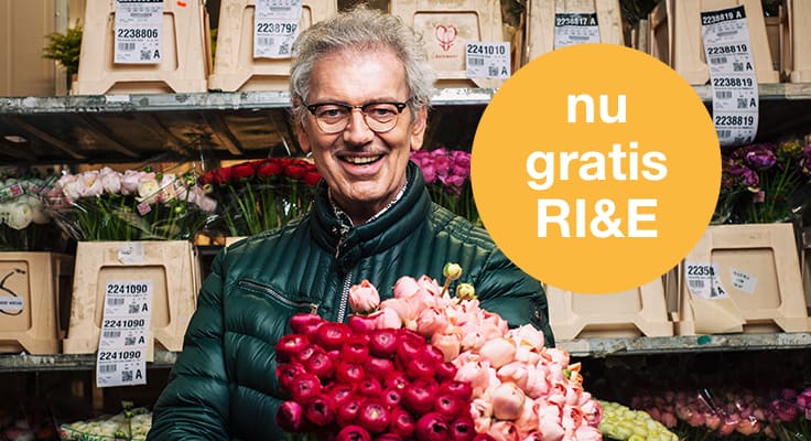Ondernemer in zijn bloemenhandel. Sluit nu een zakelijke adviesverzekering van Interpolis af en krijg een gratis RI&E.