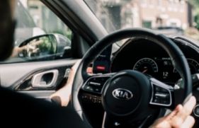 Het stuur van een auto