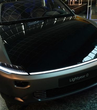 Lightyear auto, de eerste elektrische auto op zonne-energie ter wereld