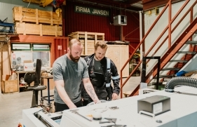 Werknemers werkbank