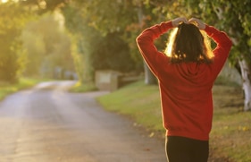 Een vrouw die aan het hardlopen is