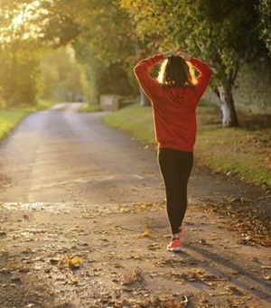 Een vrouw die aan het hardlopen is