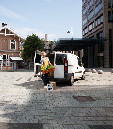 Ondernemer bij busje