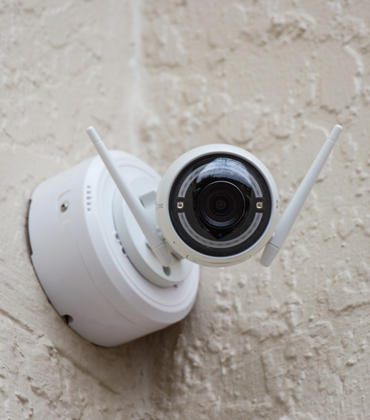 Beveiligingscamera. Camerabewaking rond huis. Dit mag wel en dit mag niet.