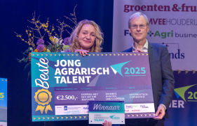 Michelle Thijsen wordt uitgeroepen tot winnaar van verkiezing Jong Agrarisch Talent.