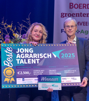 Michelle Thijsen wordt uitgeroepen tot winnaar van verkiezing Jong Agrarisch Talent.